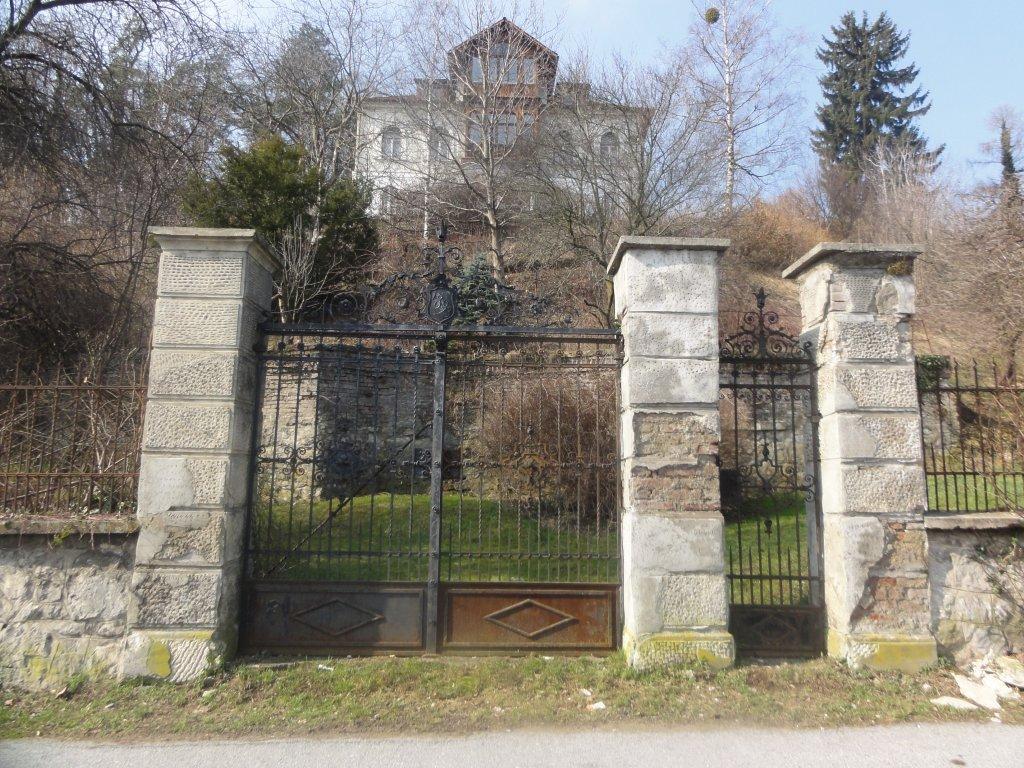 Datei:Ruinenweg 6, Einfahrt.jpg