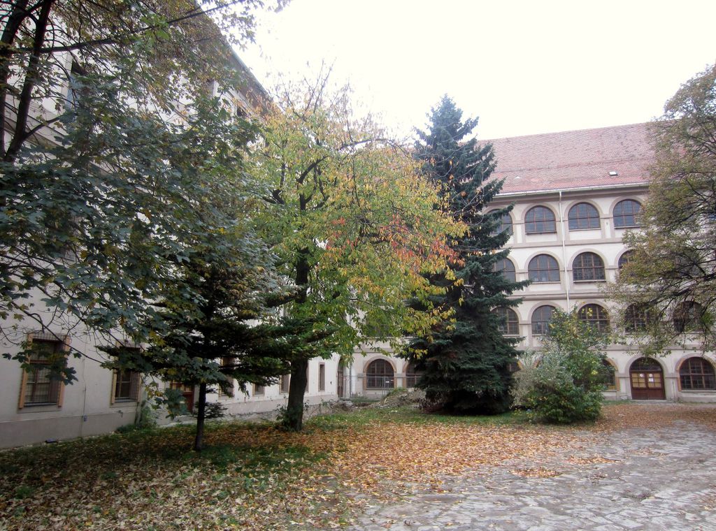 Datei:Grenadiergasse 14, Hof.JPG