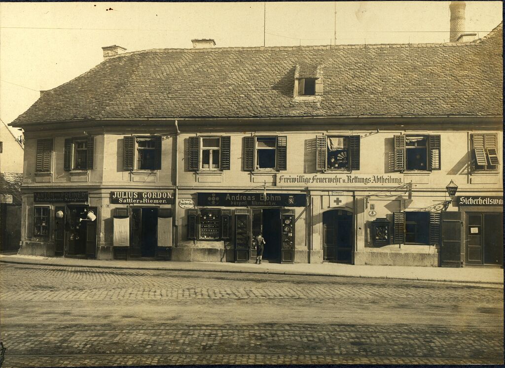 Datei:Dietrichsteinplatz 9, Feuerwehr- und Rettungsabtheilung.jpg