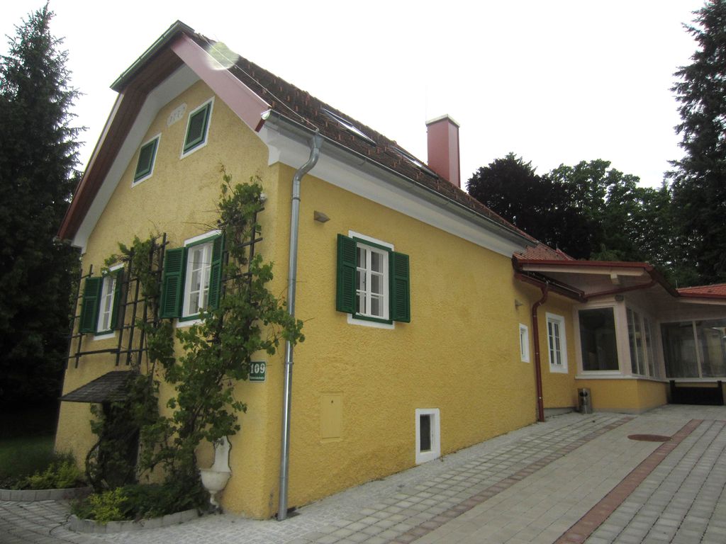 Datei:Heinrichstraße 109, Ostansicht.JPG